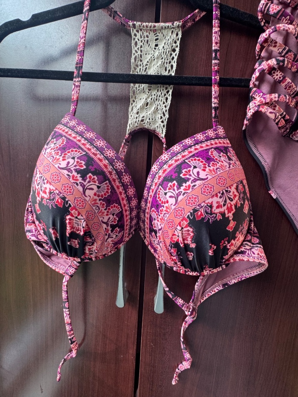 Bikini - Picture 3 of 12